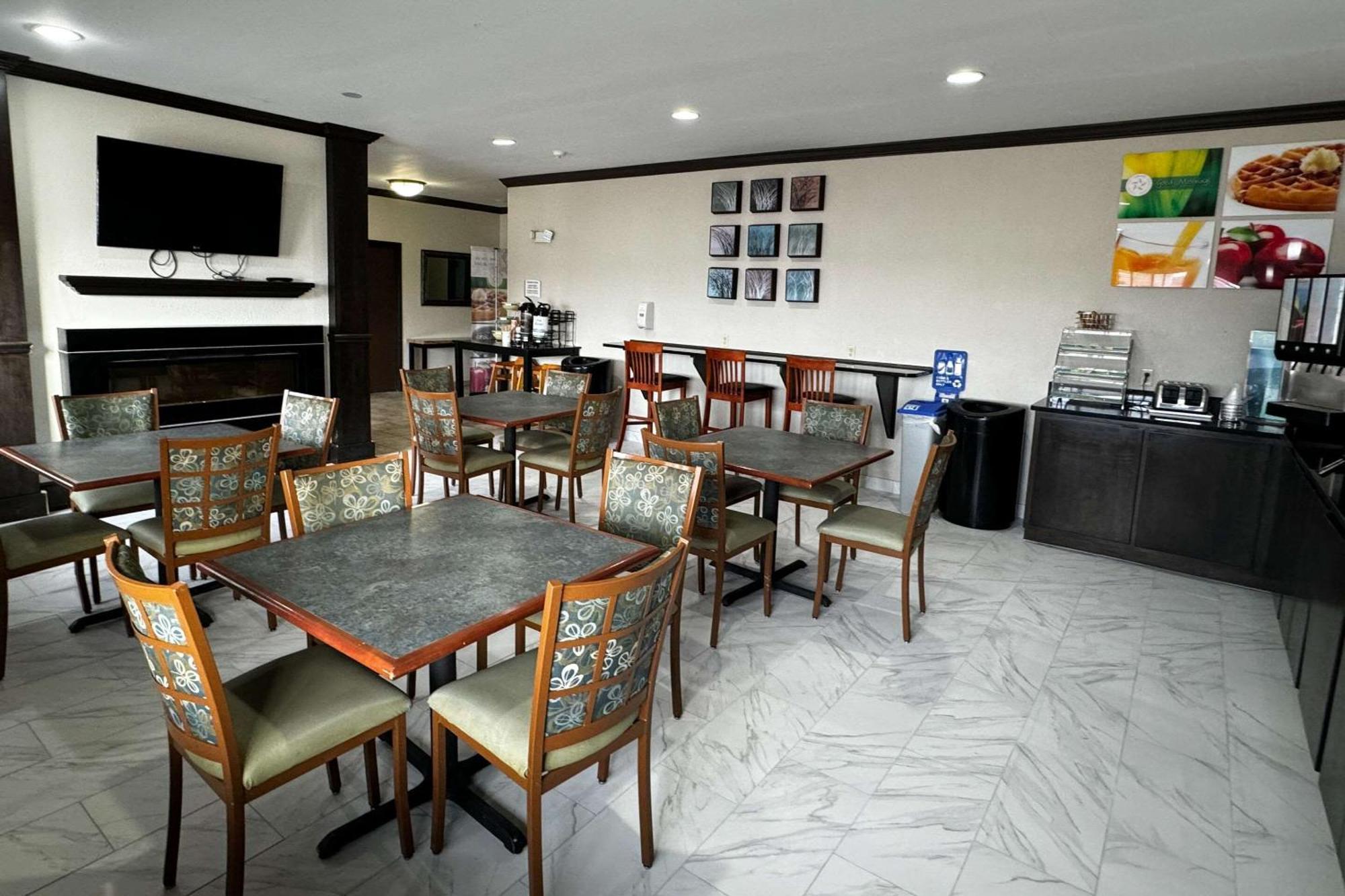 Quality Inn Near I-72 And Hwy 51 Forsyth Esterno foto